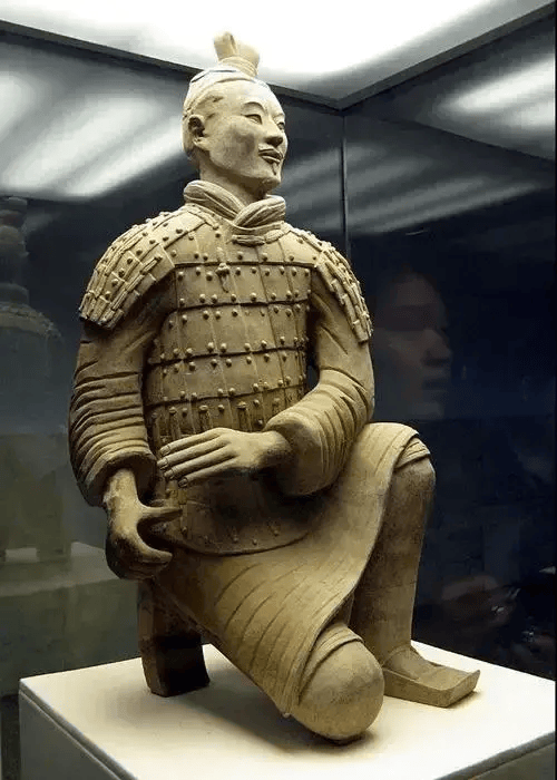秦陵跪射俑千年无损，究竟藏着啥秘密？_搜狐网