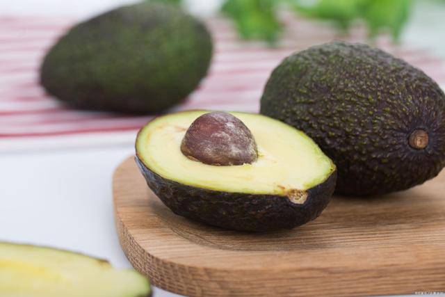 而且其中的维生素c,还可以帮助女性美白肌肤,延缓衰老的到来,不仅如此