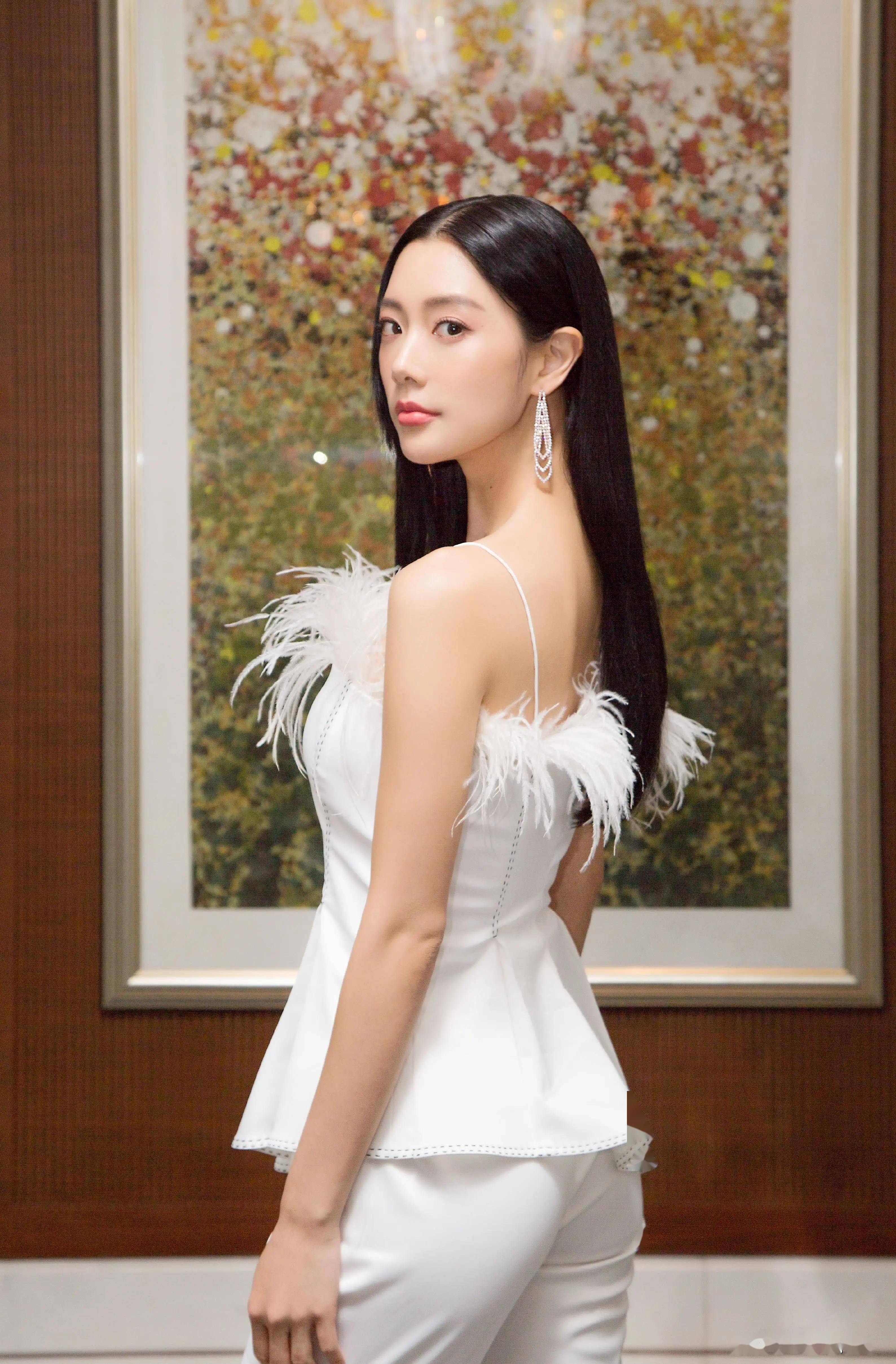 斯嘉丽·约翰逊才是性感与智慧并存的女性代表!_锻炼_外貌_身材