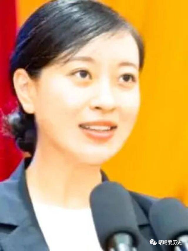 她是新中国成立后最年轻的县长,毕业于清华大学,美貌和才华并存