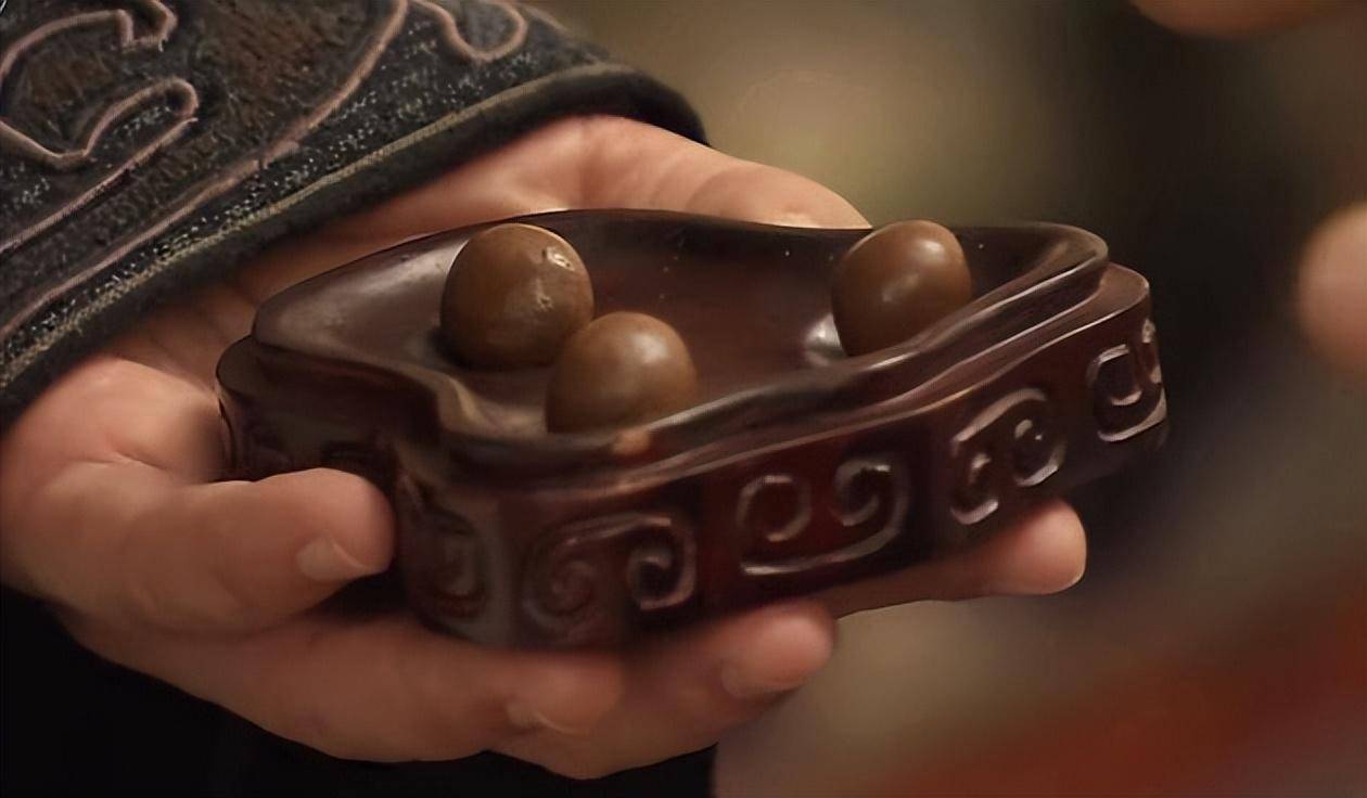 他们试图通过分析"五石散"的成分和作用机制,深入了解古代丹药炼制的