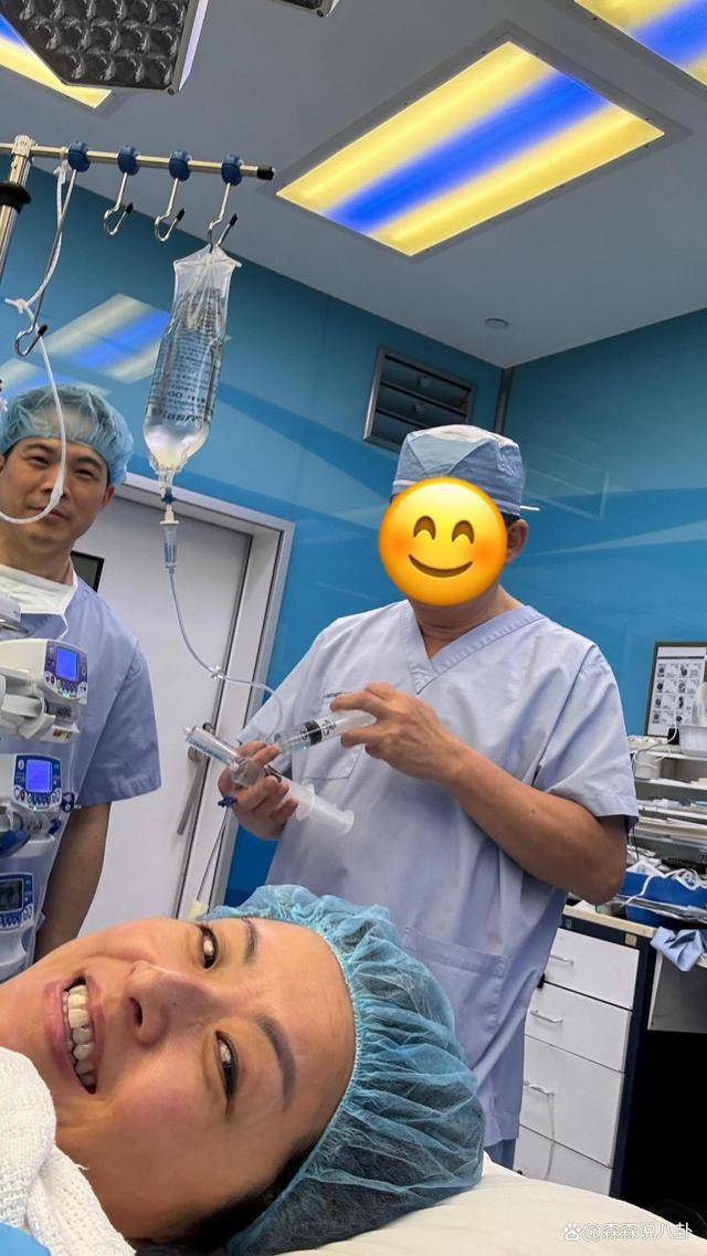 半个月后,徐濠萦因为腰间盘突出和丈夫入住同一家医院开刀,两人恰好享