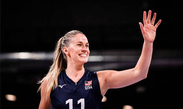 为了应对塞尔维亚队,美国女排主教练基拉里进行了人员调整,重新引入