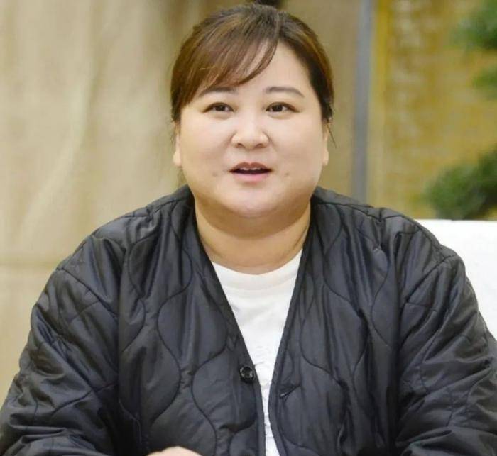 不出意外,贾玲胖了!这巴黎的镜头还是比较真实的