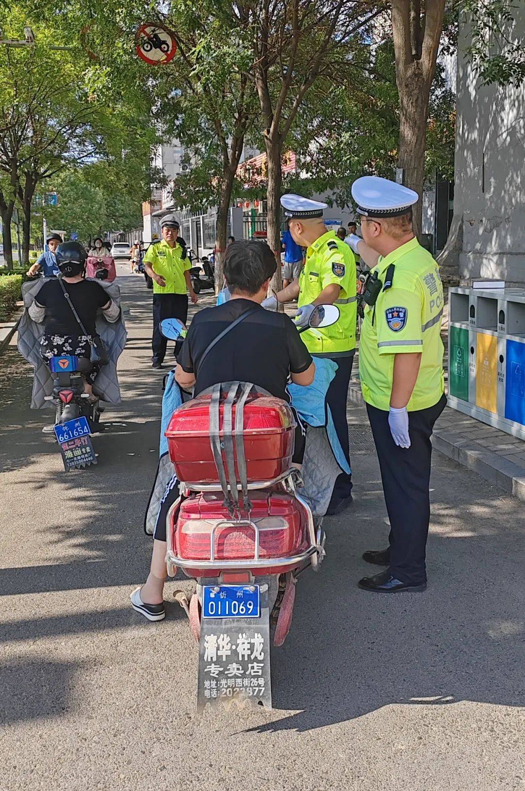 交警查电动车图片真实图片