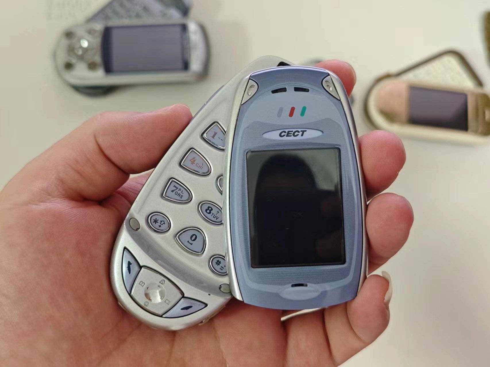 100元拿下cect旋屏手机,回头率爆表,结果机都开不了