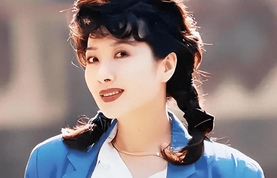 在志愿表上选择了演员这个在那个年代被视为"下九流"的职业