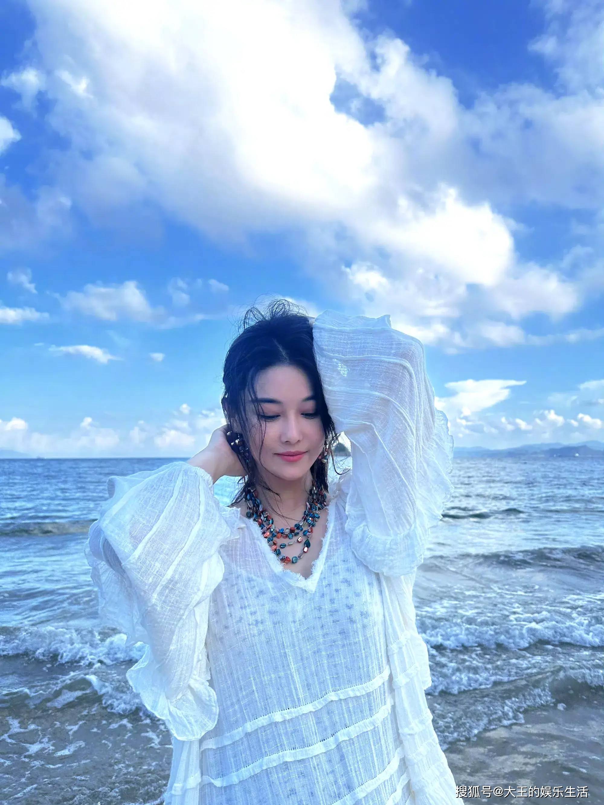 张曦予何捷海边度假,何捷镜头下的张曦予超美!