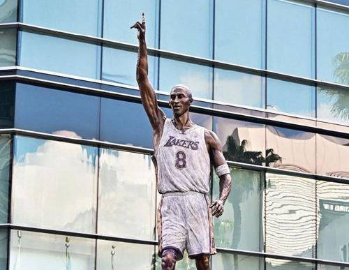 科比布莱恩特第二座雕像正式揭幕,湖人队计划建立第三座雕像