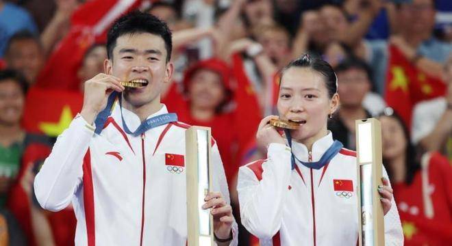 奥运羽毛球男女混双金牌得主黄雅琼,喜获求婚,现场感动动容