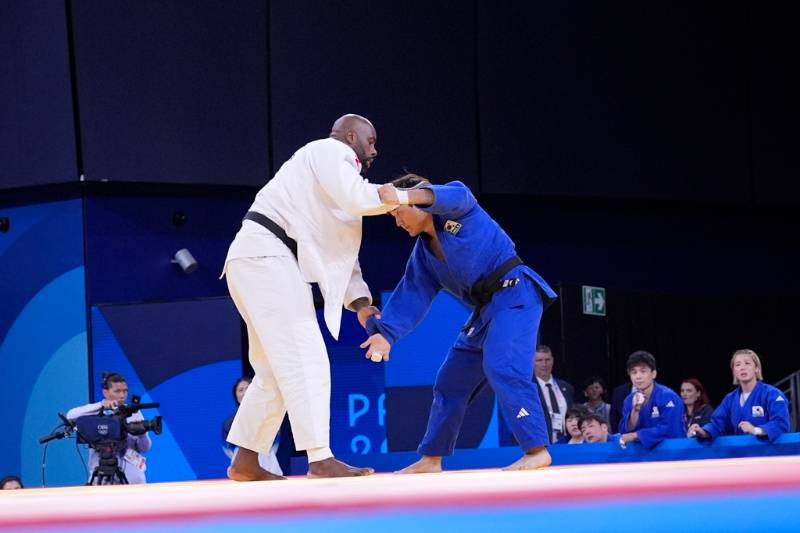 以小博大?巴黎奥运柔道赛场现"巨人与勇士"之战