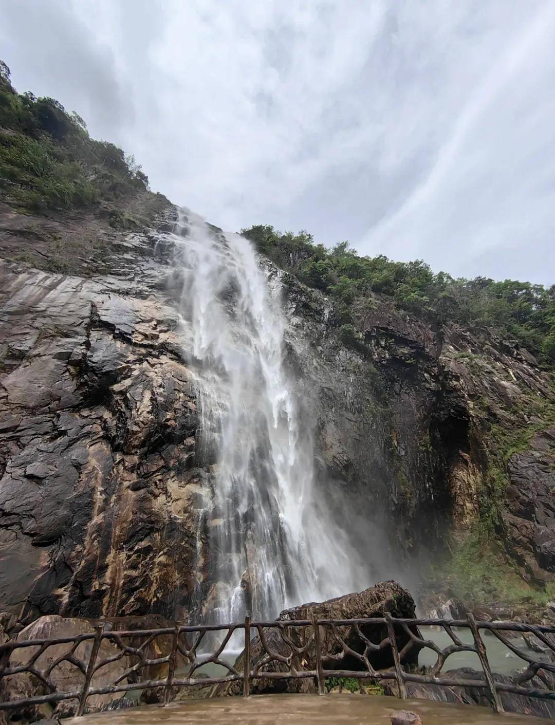 衡山衡山龙凤溪图片