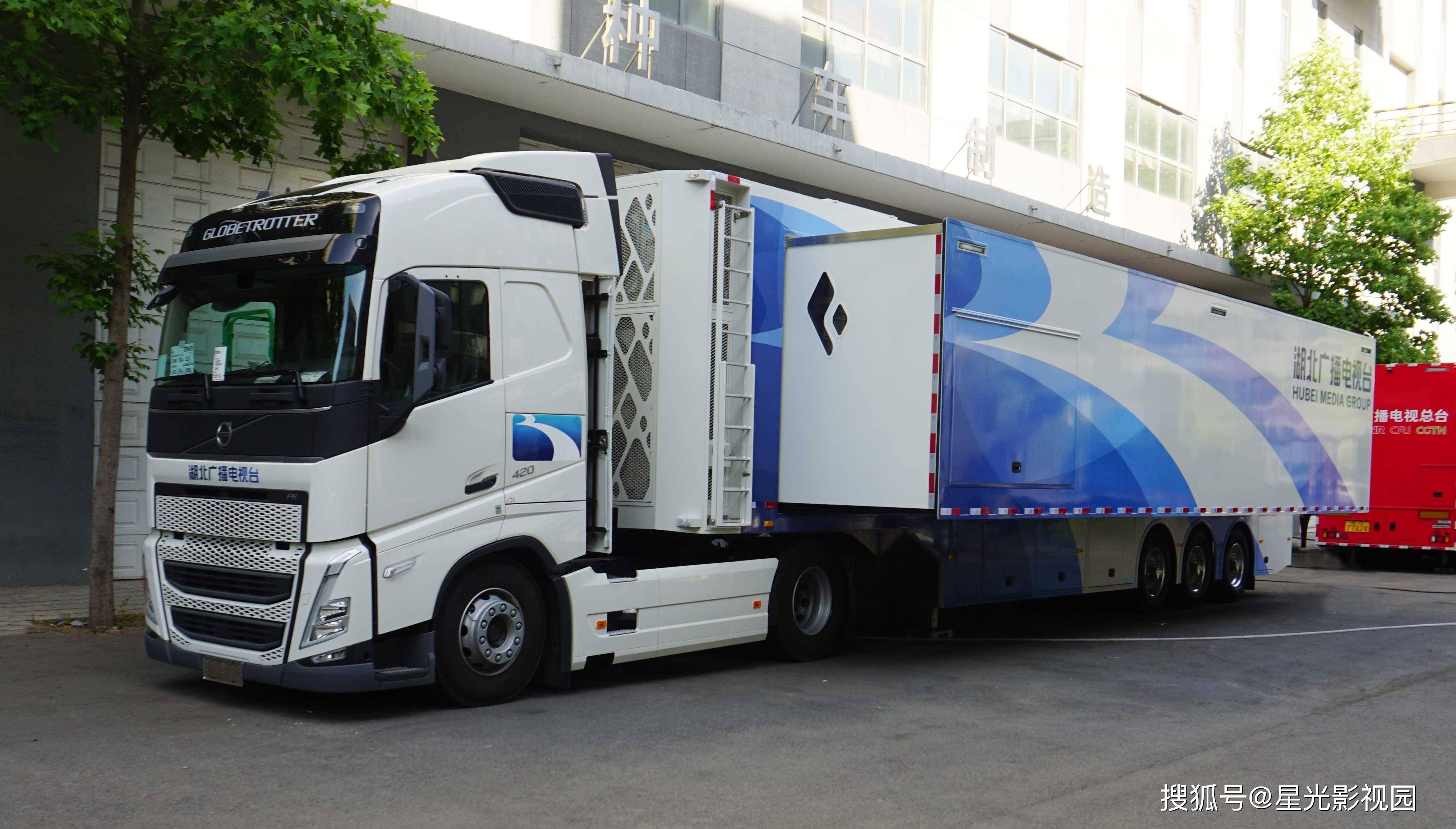 央视"中国红"8k超高清转播车亮相巴黎奥运会,星光智造闪耀国际舞台