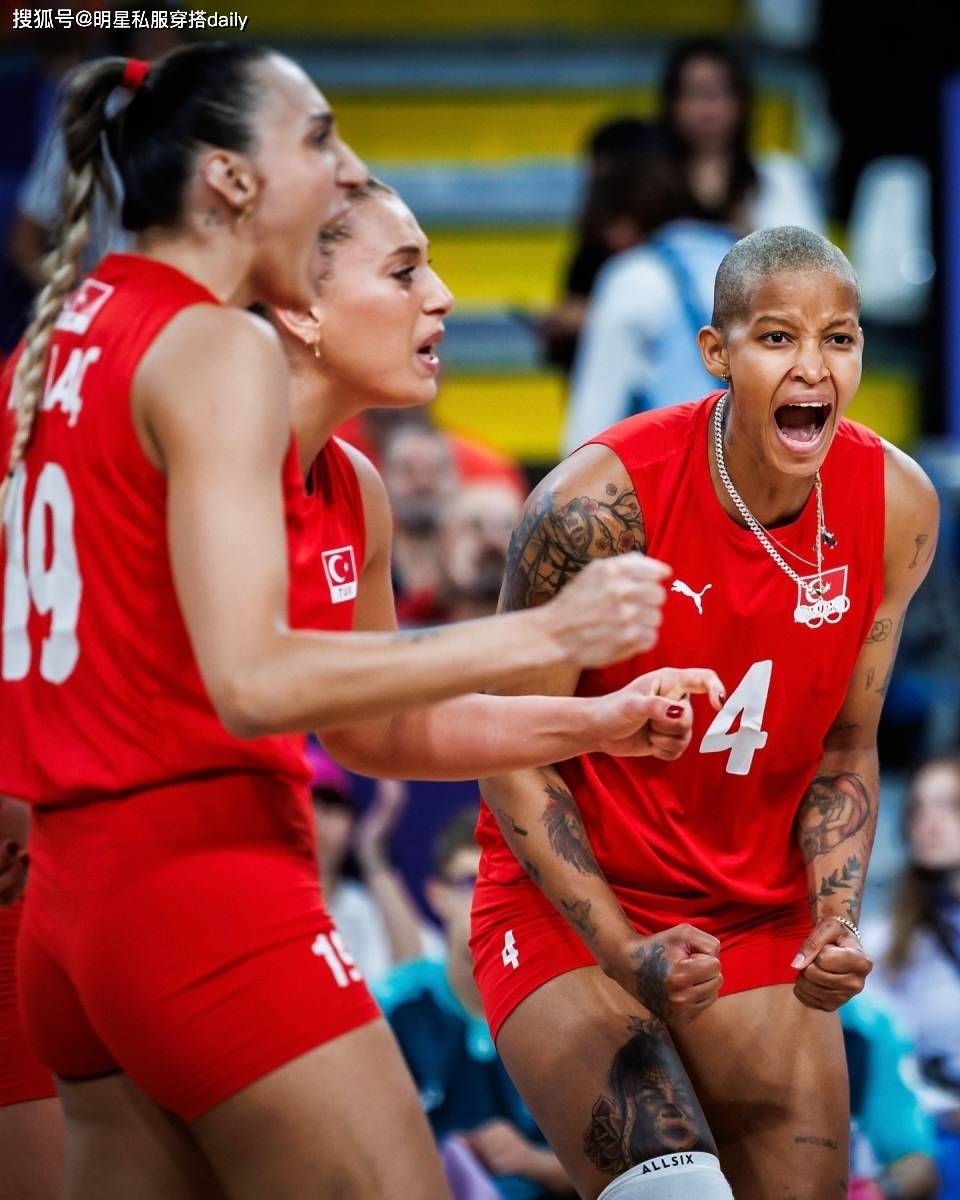 土耳其女排队员妥妥"名模球团"!18号甜美可爱,7号是冷艳美人!