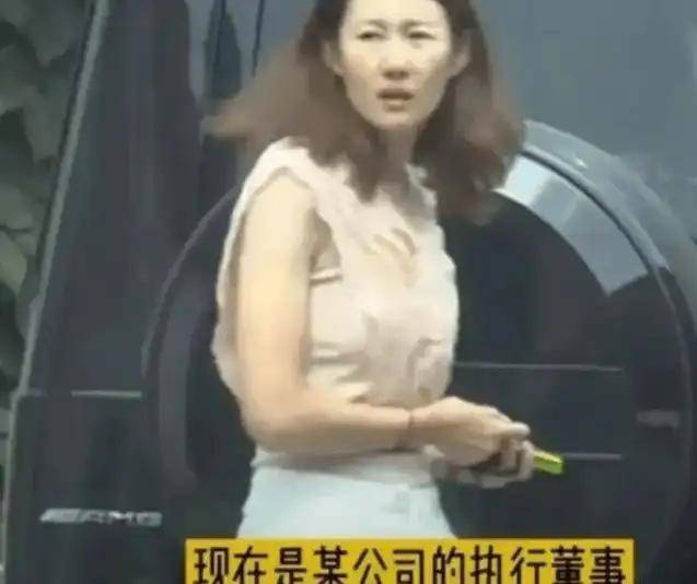 王宝强带女友为甄子丹庆生