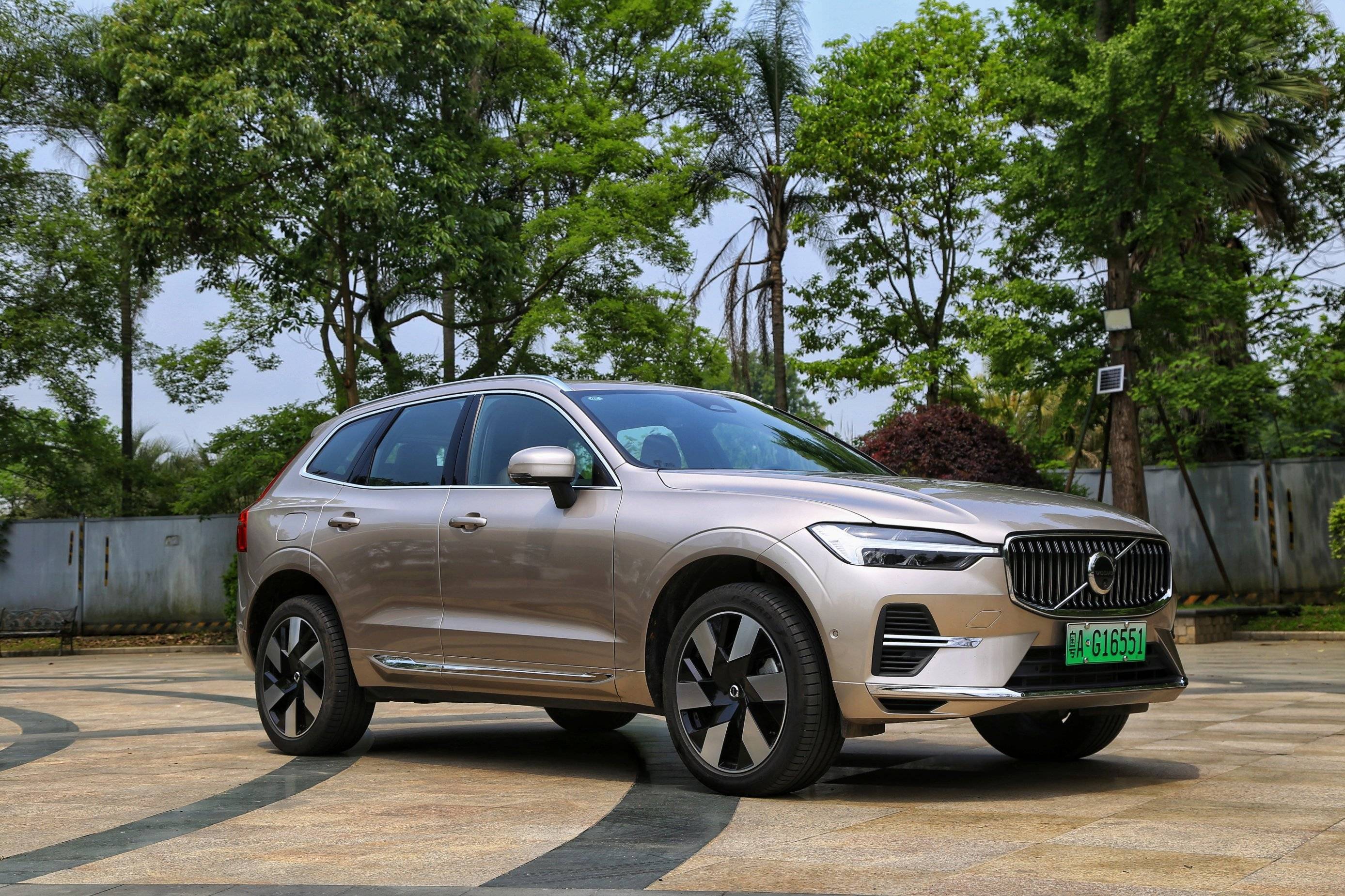 试驾沃尔沃xc60 t8插电混动:安全与舒适结合,自驾出游好选择!