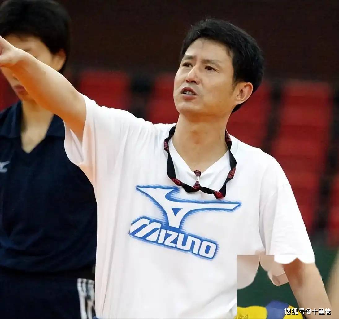 女排名帅陈忠和发妻去世后,二婚迎娶女徒弟,李东红:我心甘情愿