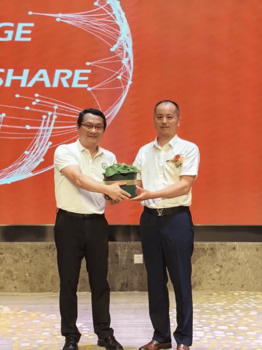 丛欣博士带来了《以硒植物 x创新体系助力硒科研与产业融合》主题报告