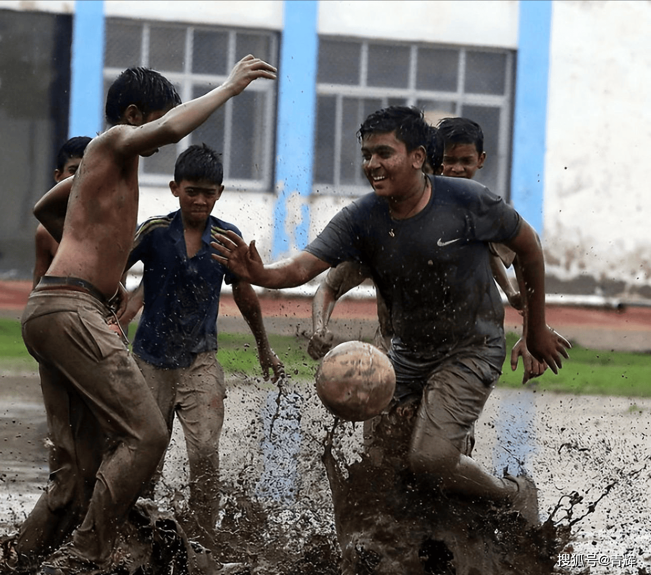 14亿人金牌为0!印度传奇反思:足球少年最终去了客服中心