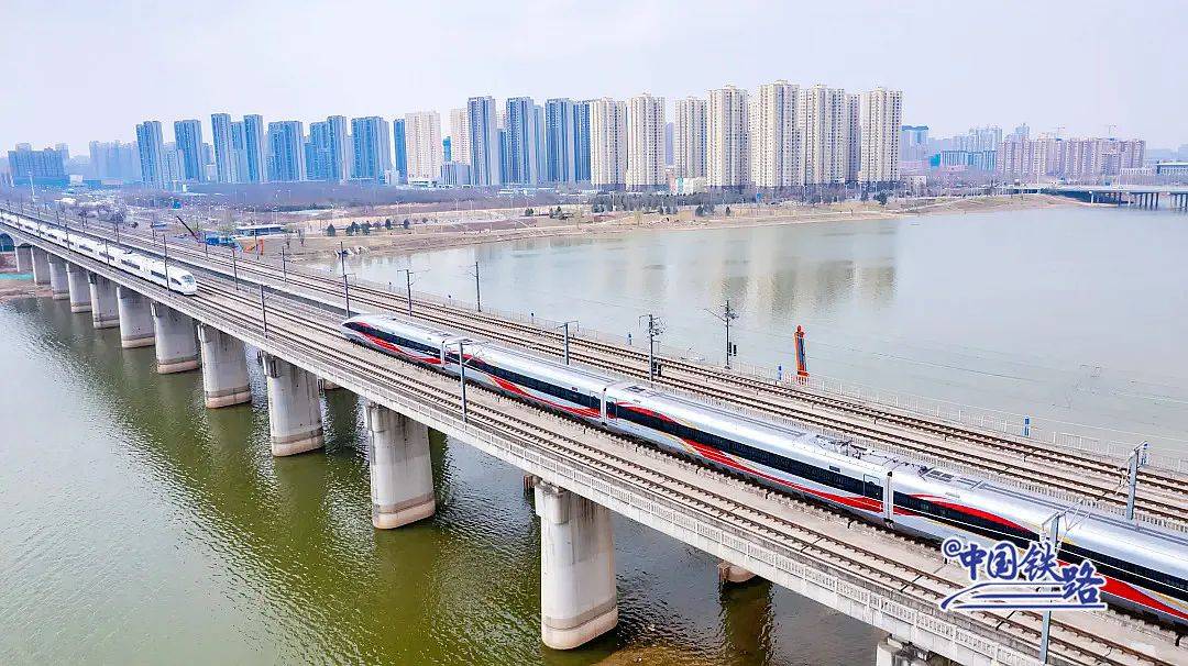 车钩会接吻的嘴巴说起复兴号的"嘴巴"经常坐车的小伙伴们一定见过"