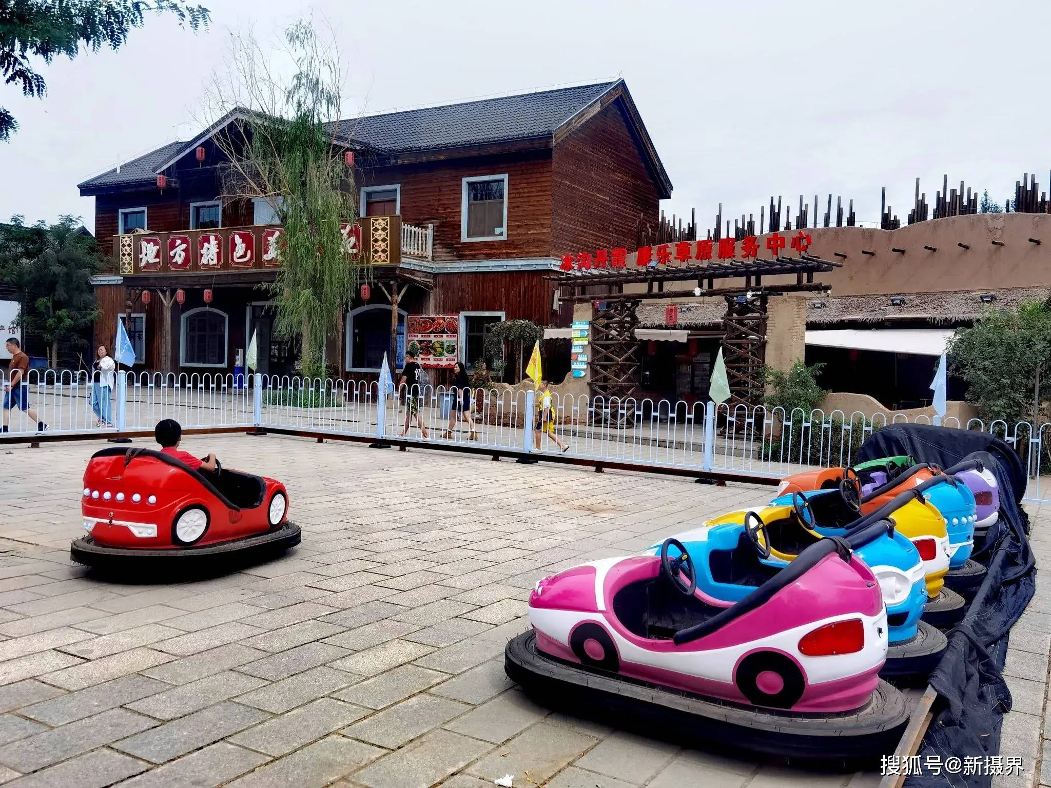 甘肃:为什么张掖丹霞口小镇旅游这么火 ?