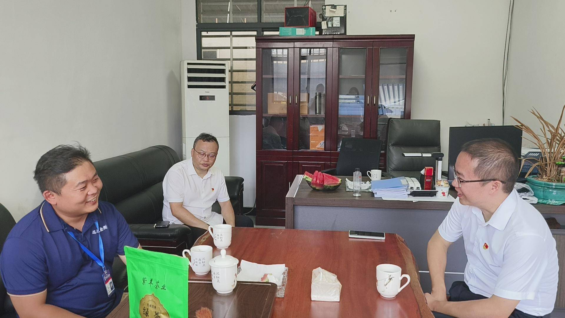 此次活动为在"赶秋桥"现场开展联通服务,电信诈骗等宣传;进行公司业务