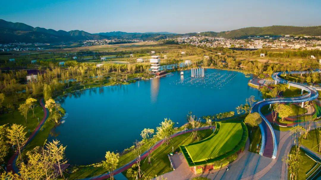 黑温泉景区位于中国云南省保山市昌宁县