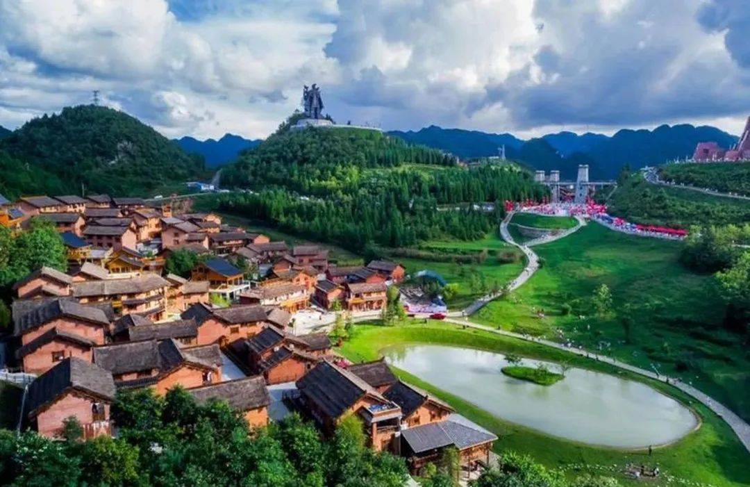 无人管,并作海坪一味凉",徜徉在19℃的夏天,逛野玉海国家级旅游度假区