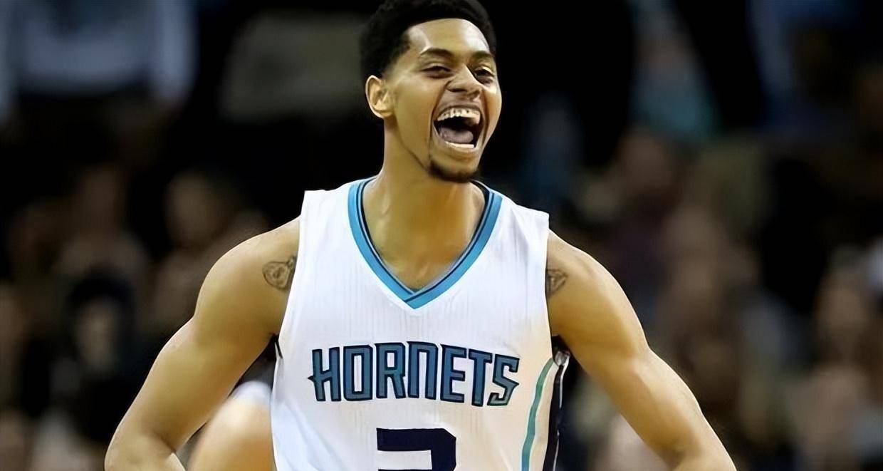 32岁后卫官宣退役,曾帮火箭换来哈登,巅峰场均拿15分6板_杰里米·兰姆