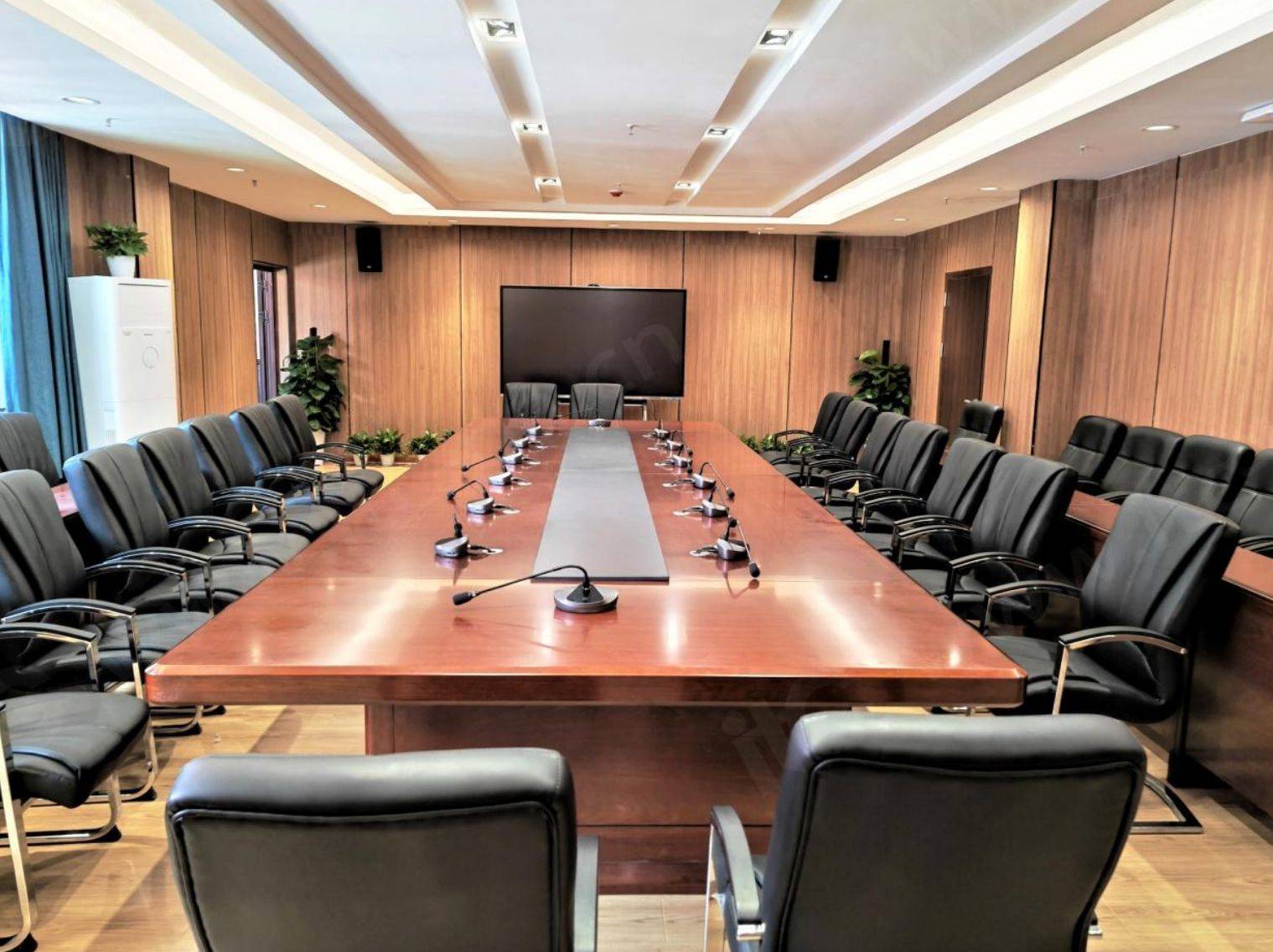 在现代化的办公环境中,会议室是企业沟通,决策的重要场所.