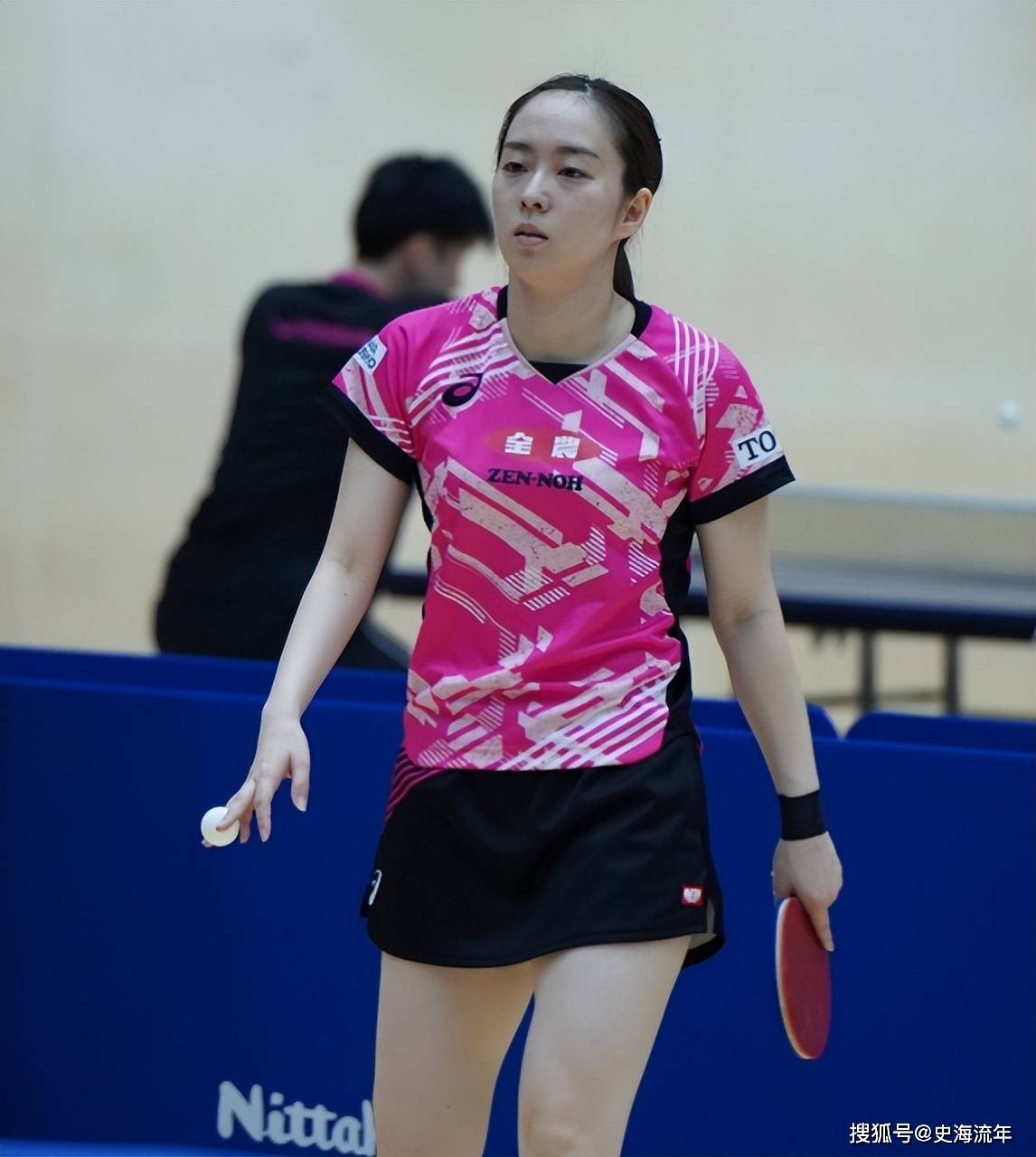 石川佳纯给马龙送礼物,用中文采访女乒三剑客,故事温馨感人