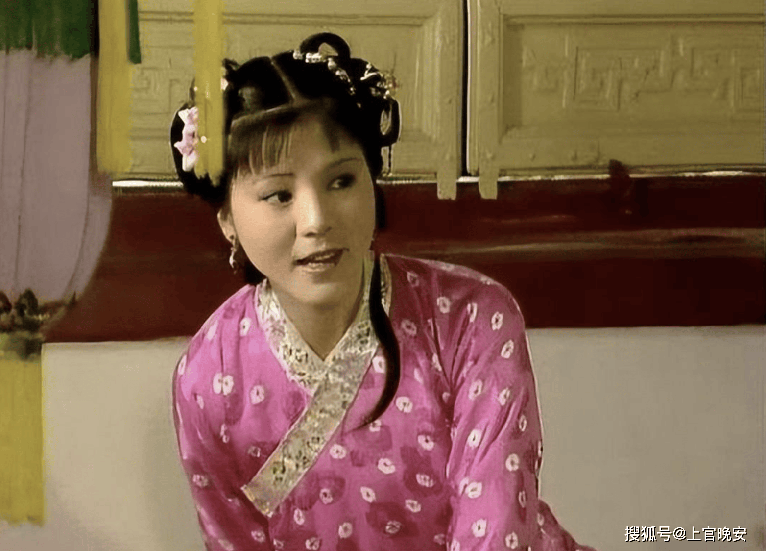 终于理解王扶林为何要把袁玫化丑,她长得太美,担心她抢主角光环_袭人