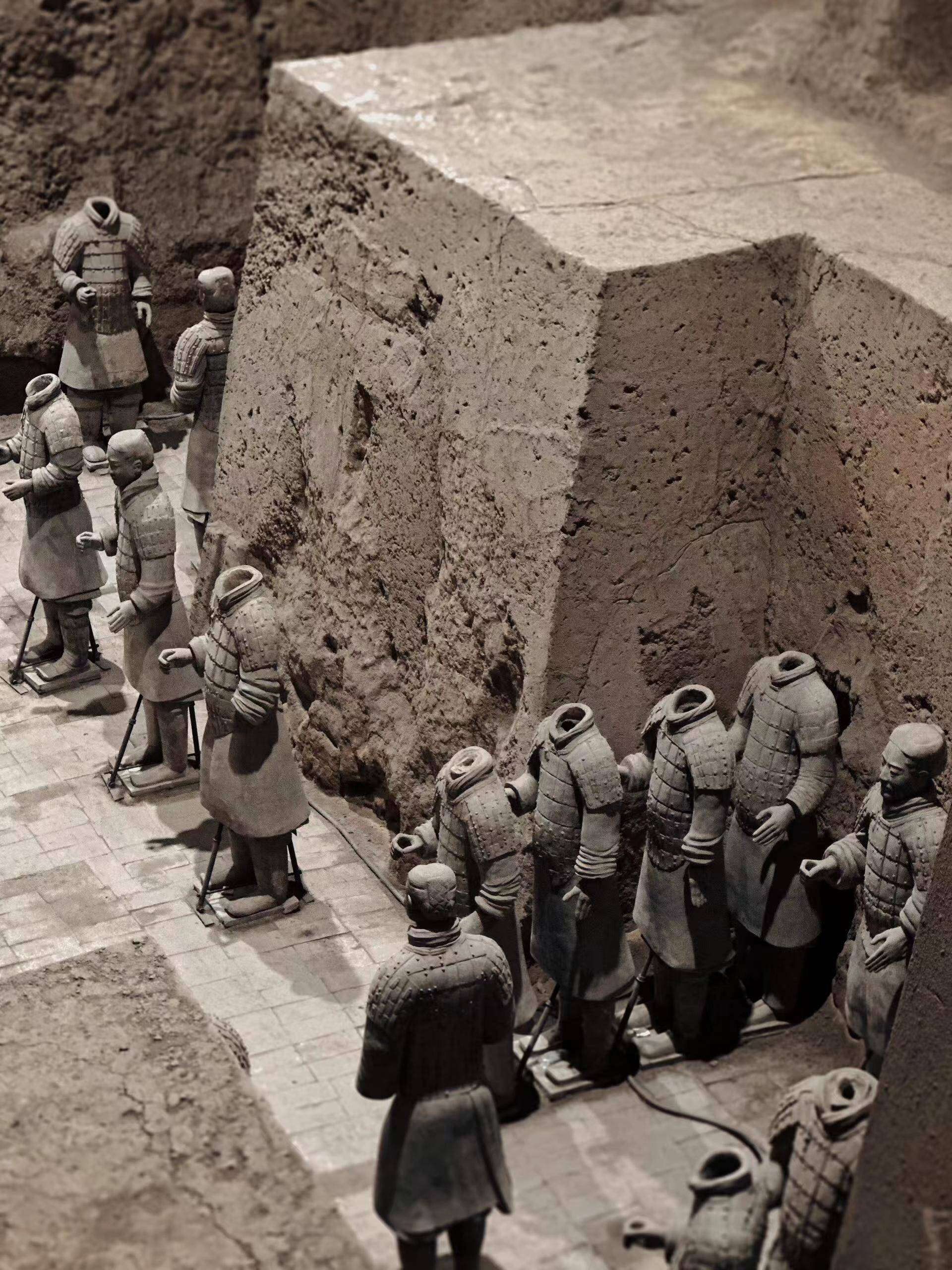 秦始皇兵马俑:世界文化遗产,展示了秦朝军队的磅礴气势.2.