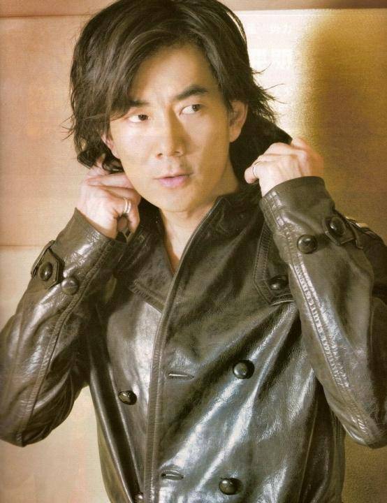 1997年任贤齐与父亲回武汉祭祖,竟看到父亲墓碑,父亲号啕大哭