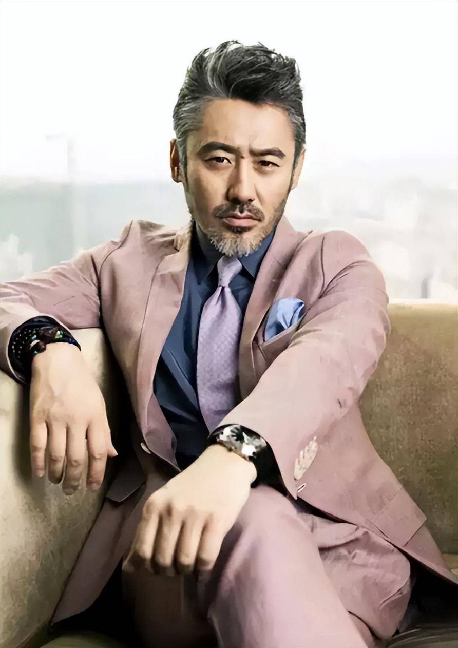 年轻时相貌平平,越老却越有魅力,这6位男演员堪称"叔圈顶流"!