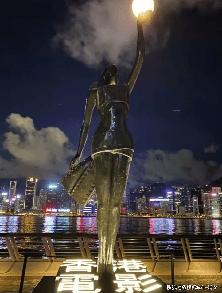 香港星光大道雕像是谁图片