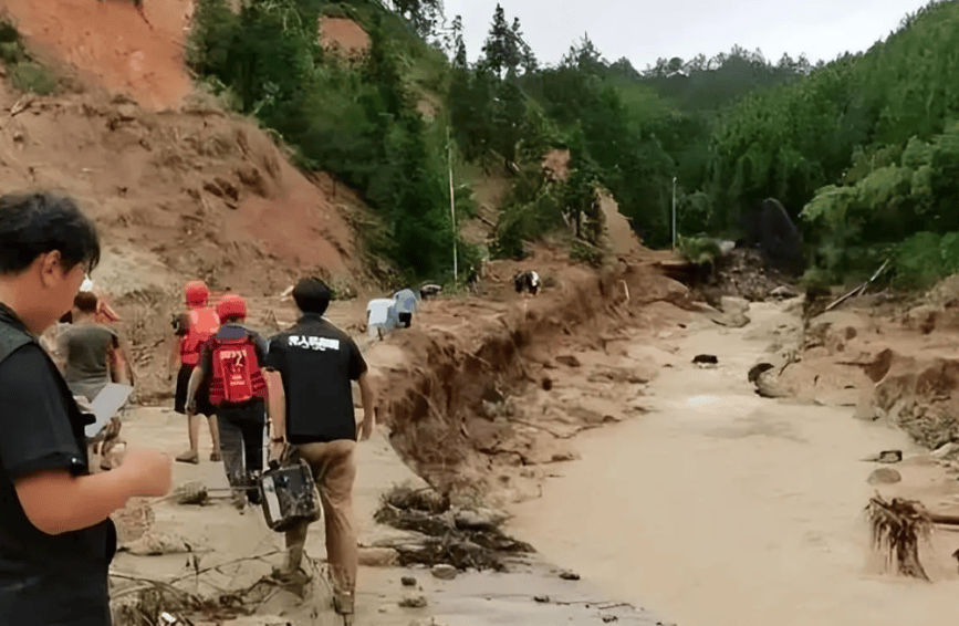 原创            广西村庄被淹4个月！ 牲畜被转移，村民住养老院，官方回应惹众怒-广西被洪水冲走
