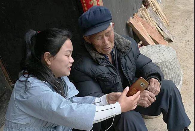 原创            90后女生出游20天 全村手机要瘫痪了-95后女子庆生挥霍12万