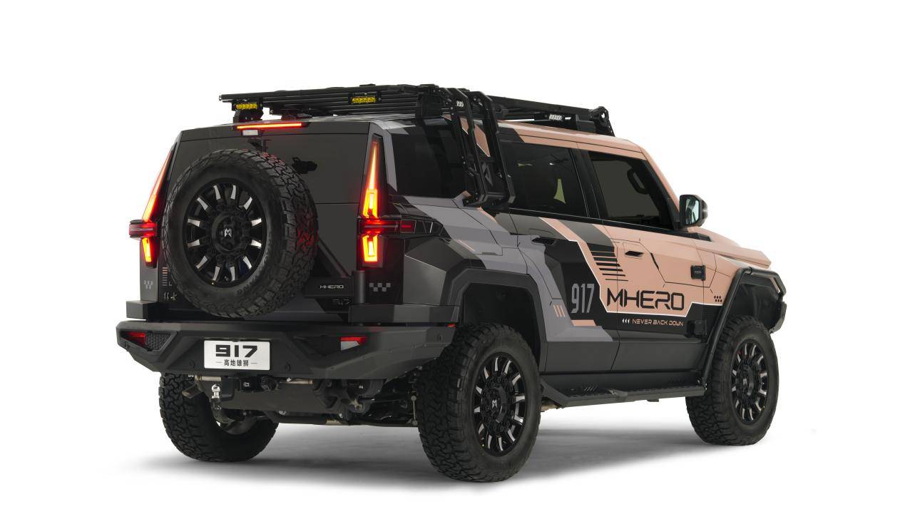 东风猛士科技携旗下6款高端定制车型惊艳亮相成都车展人气爆棚