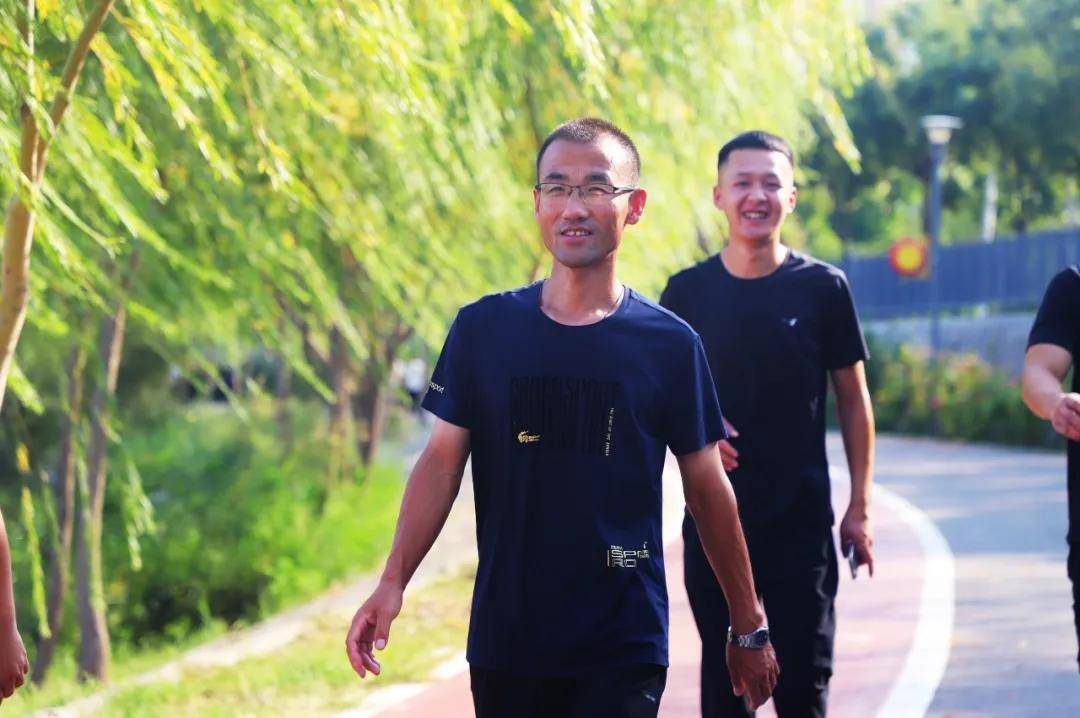 运城市消防救援支队举办"健康同行乐享金秋"主题健步走活动