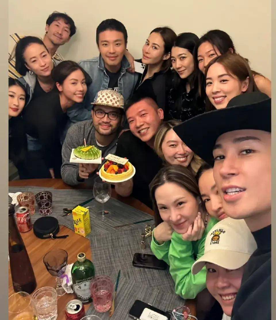 当初霍启仁和堂妹霍咏诗,杨咏晴,黄千和等富二代有一个小圈子,他们