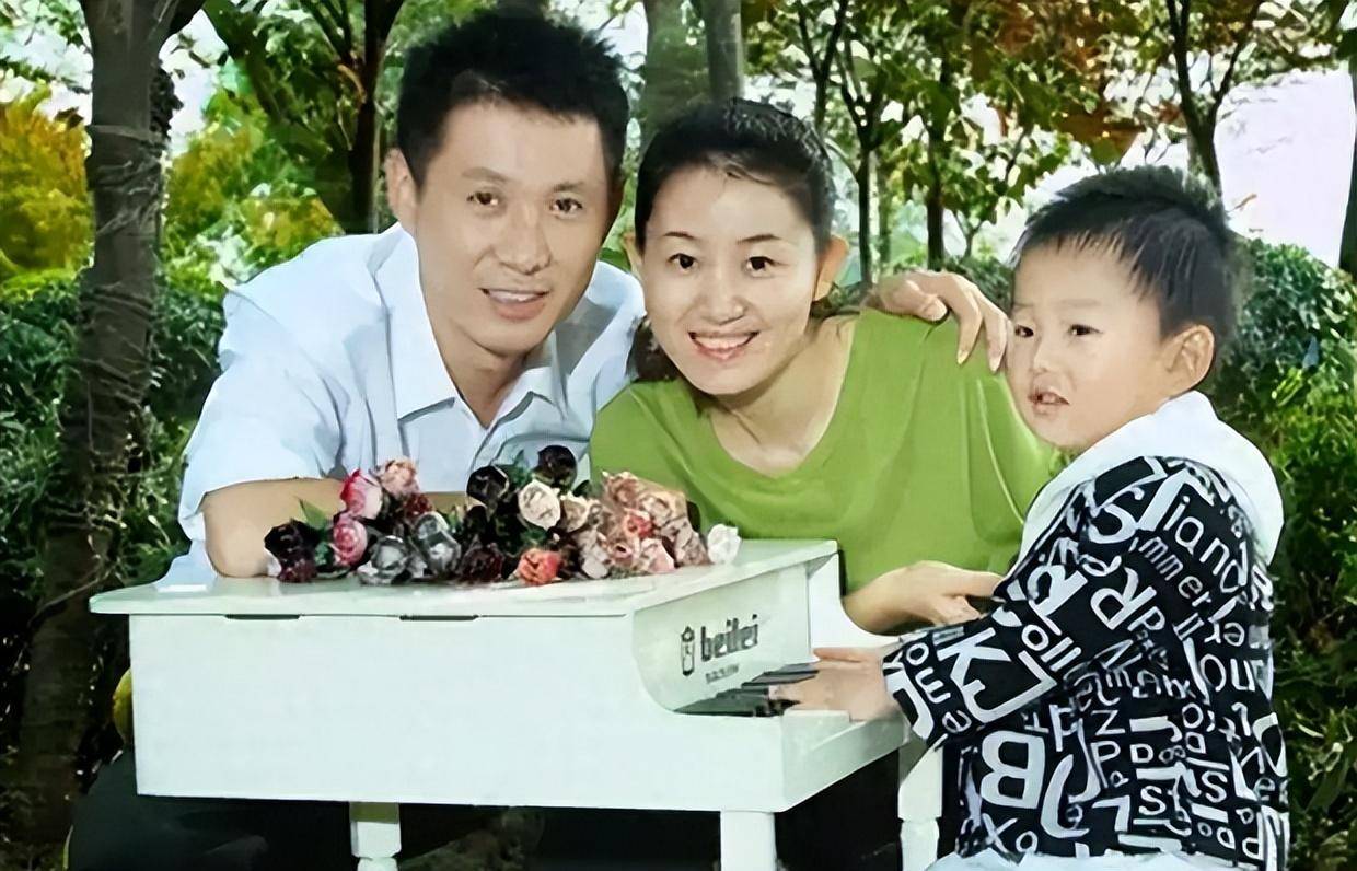 郭广平:国家一级演员,娶小11岁妻子,出道多年零绯闻,36岁才当爹