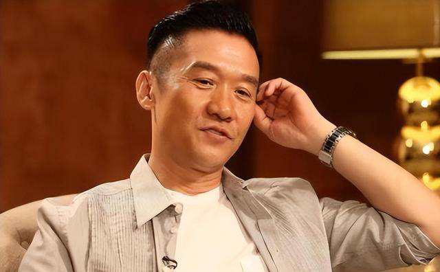 黄志忠:抛弃13年原配,转身恋上柯蓝,如今的他,证明靳东没说错