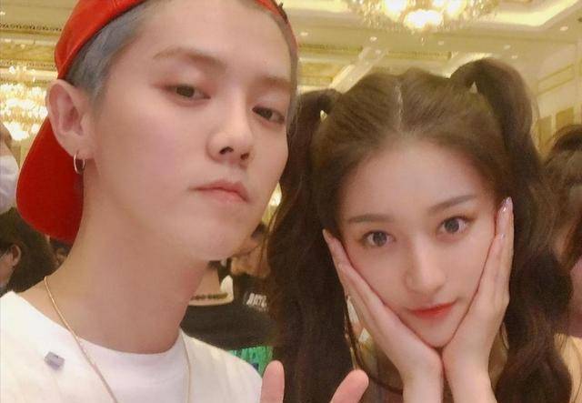 关晓彤不再回避!直面面对恋爱八年不结婚",鹿晗的评论区炸锅