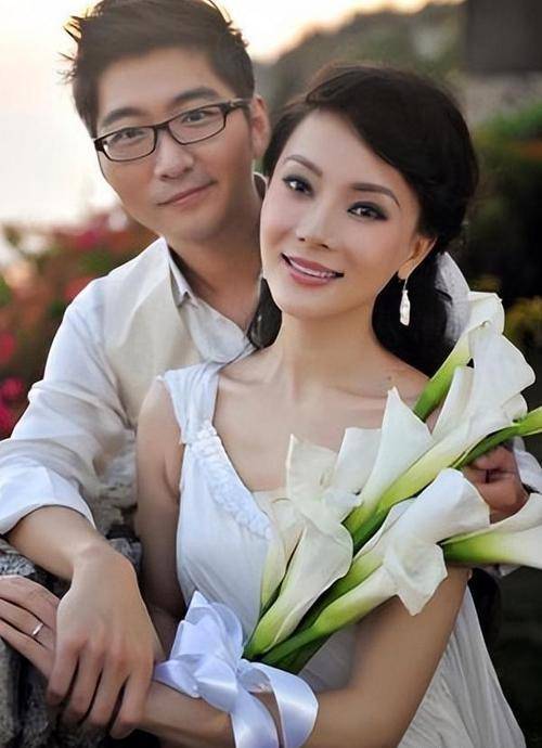那是2007年,陈数出演电视剧《相思树》结识了导演孙周.