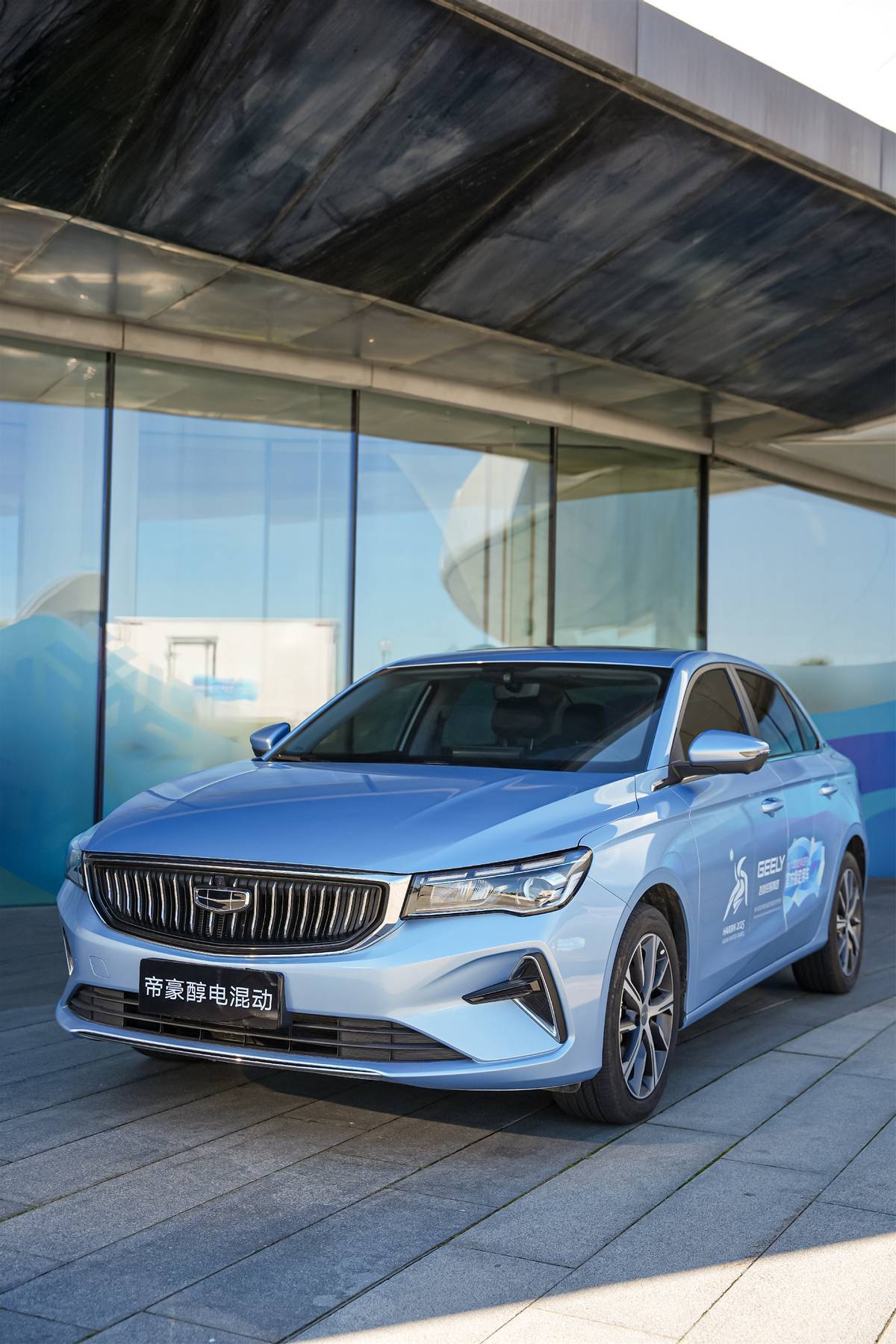 吉利的服务保障车队由旗下品牌银河,领克和极氪等组成,车型涵盖轿车