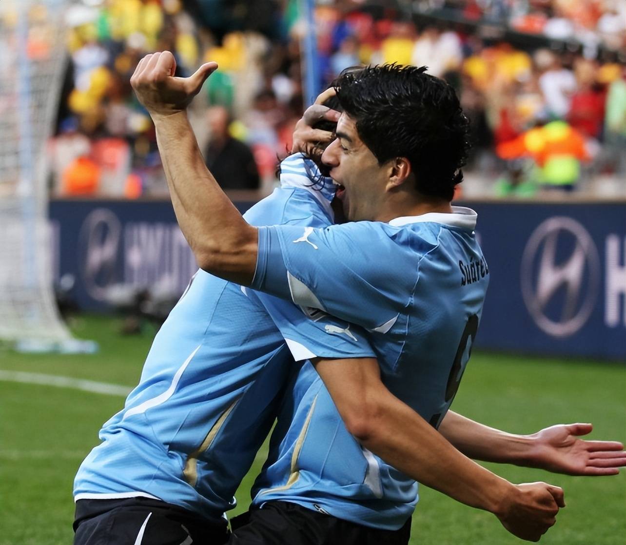 乌拉圭0-0战平巴拉圭,苏亚雷斯告别战染黄无悔,仍落后阿根廷4分