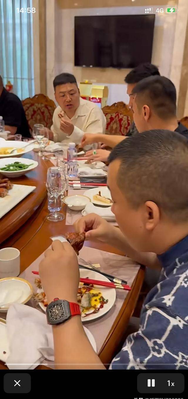 沛县二哥团队拜访京城霍总受高规格接待,网友:二哥属实高攀了_大佬