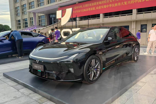 汽车机器人极越07 价格卷进20万元以内|汽势新车
