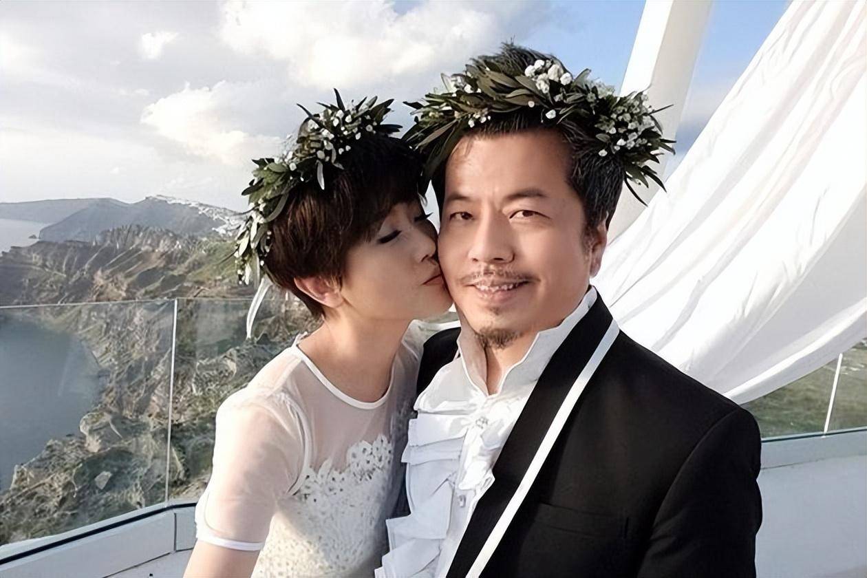 黄国伦的老婆图片